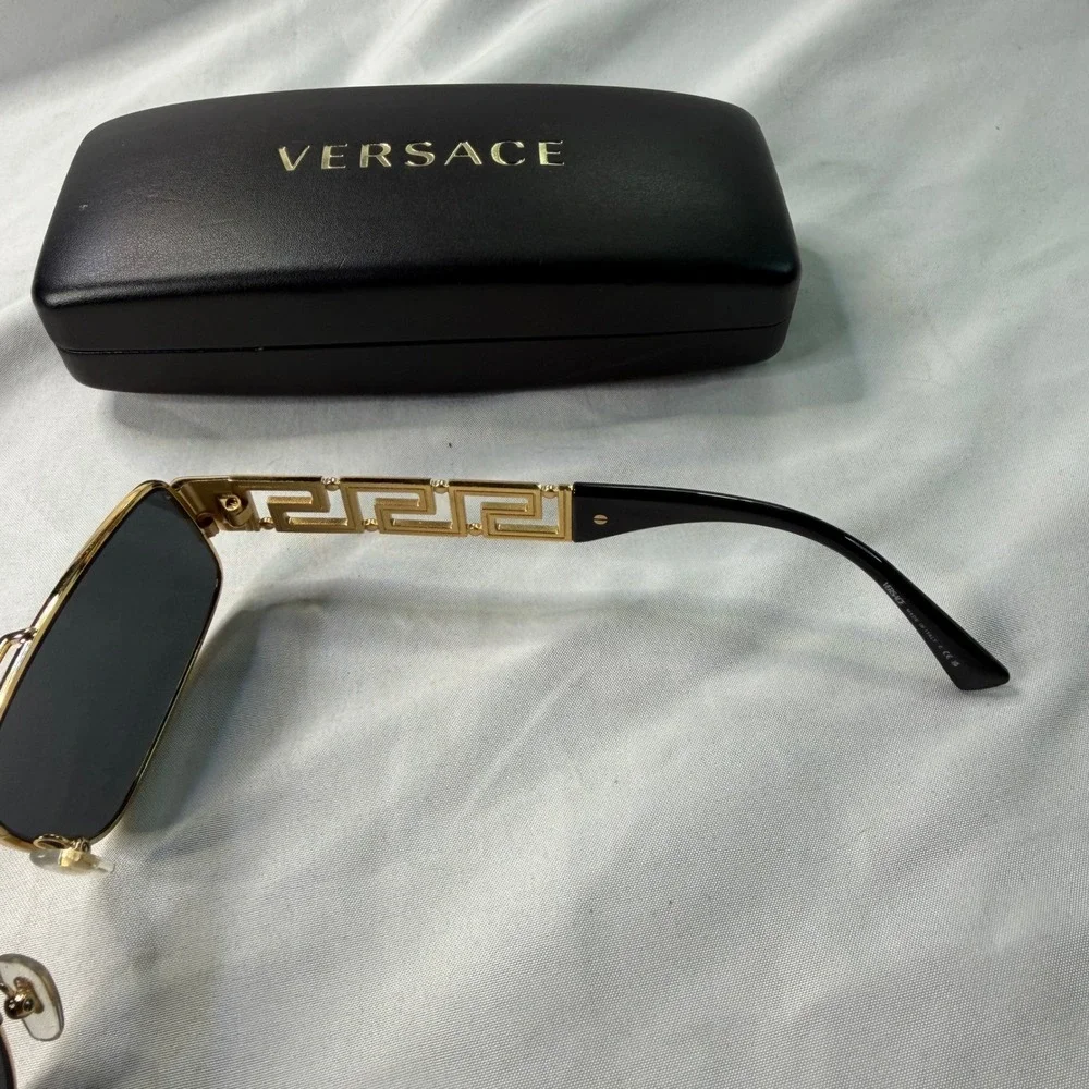 Versace MOD 2257 1002/87 Greca Gold Black Rectangular Sunglasses Italy Case